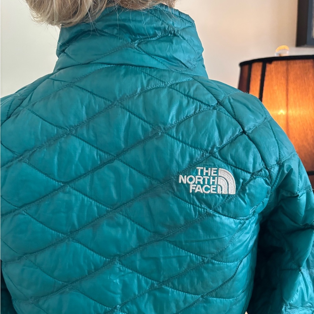 The North Face Women's Teal Quilted Puffer Jacket - Picture 6 of 12